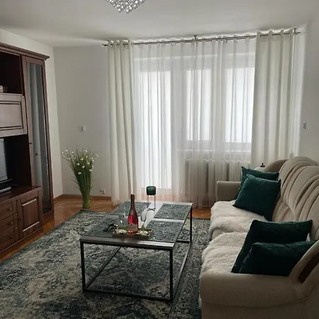 Green Apartment شقة Koło
